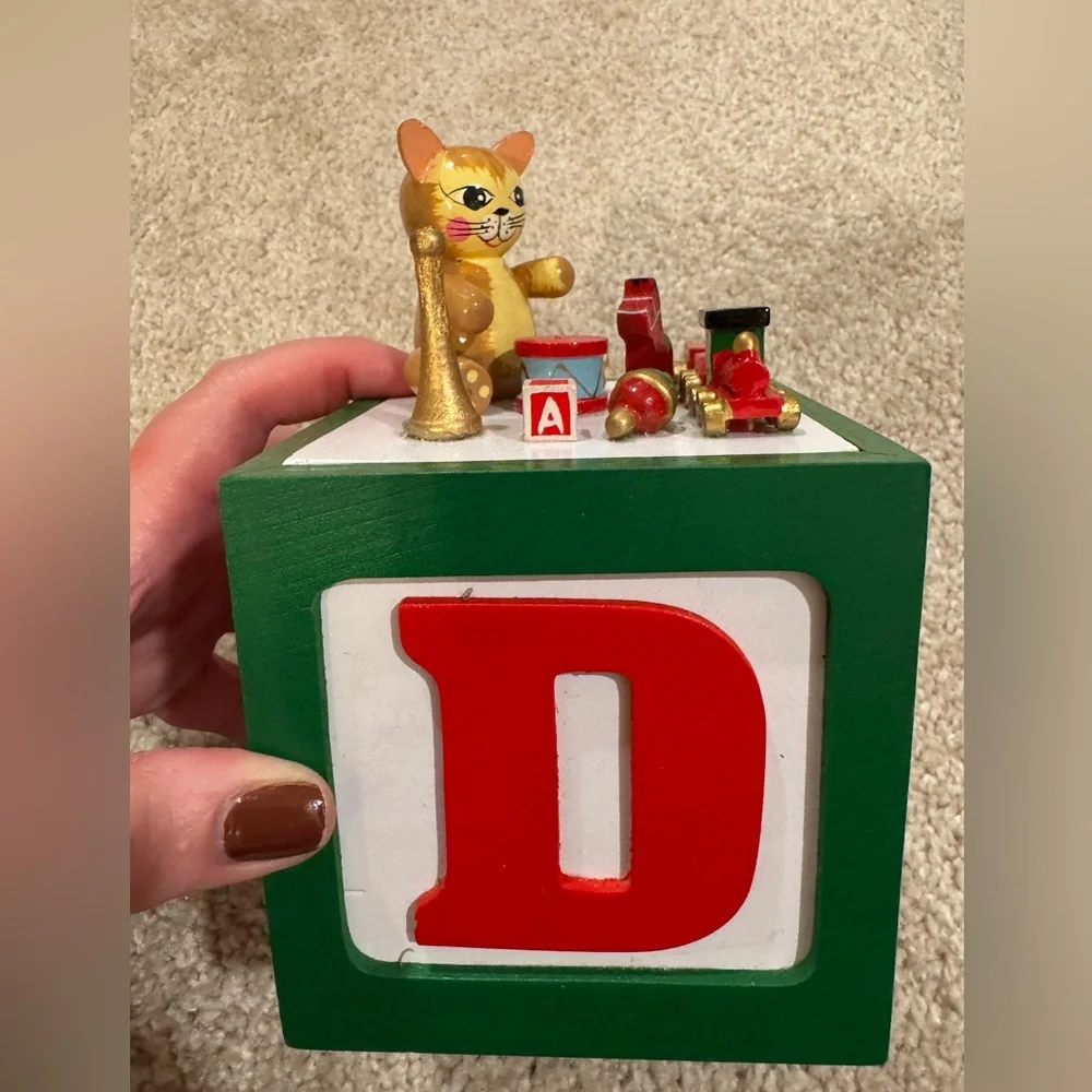 Mid century modern Green block Box with Figurines Christmas